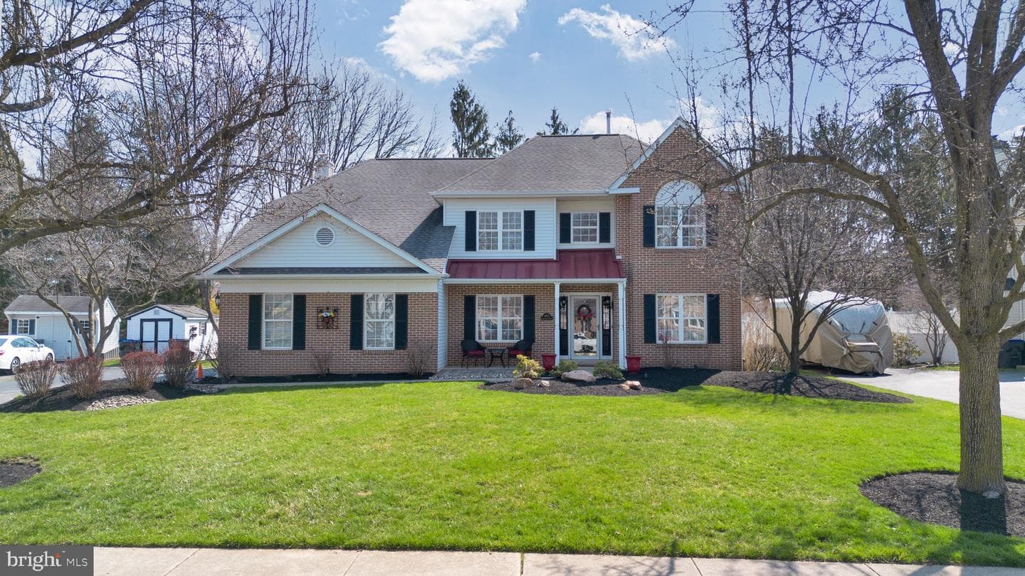 492 Shakespeare Drive photo 2