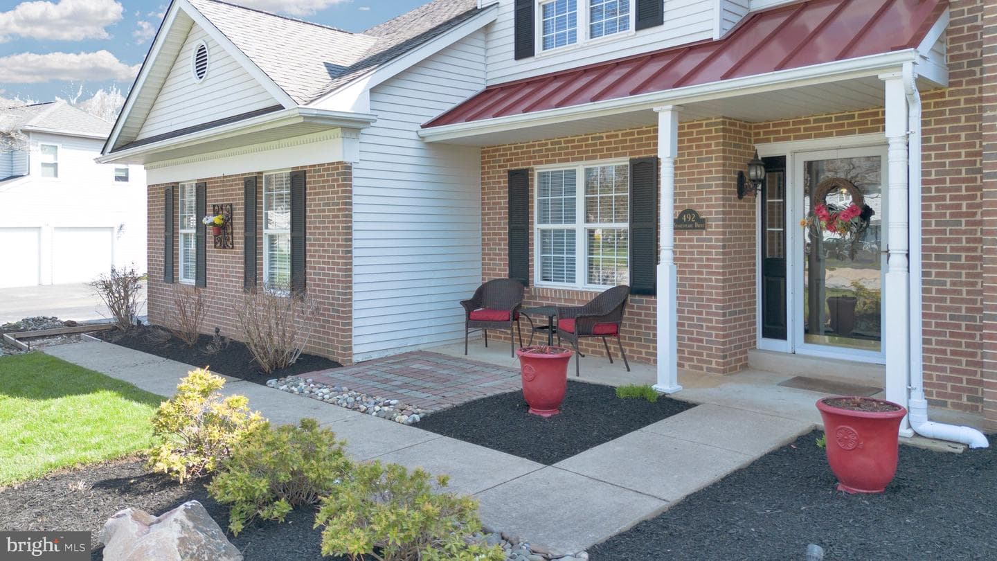 492 Shakespeare Drive photo 5