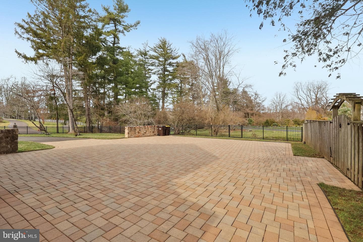 260 Mathers Road photo 4