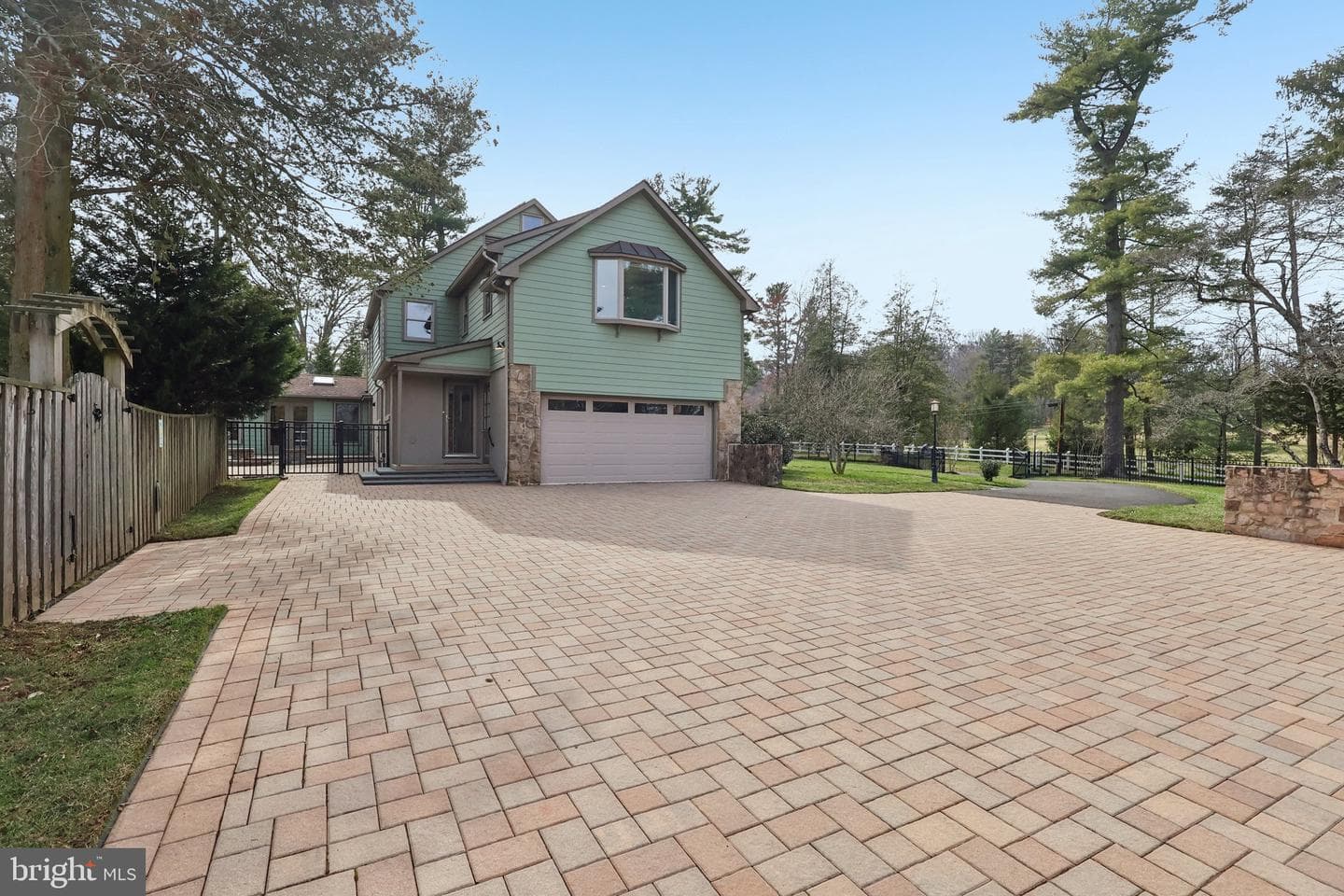 260 Mathers Road photo 5