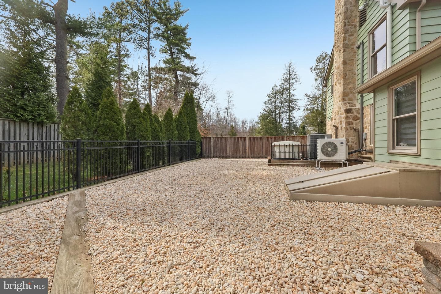 260 Mathers Road photo 59