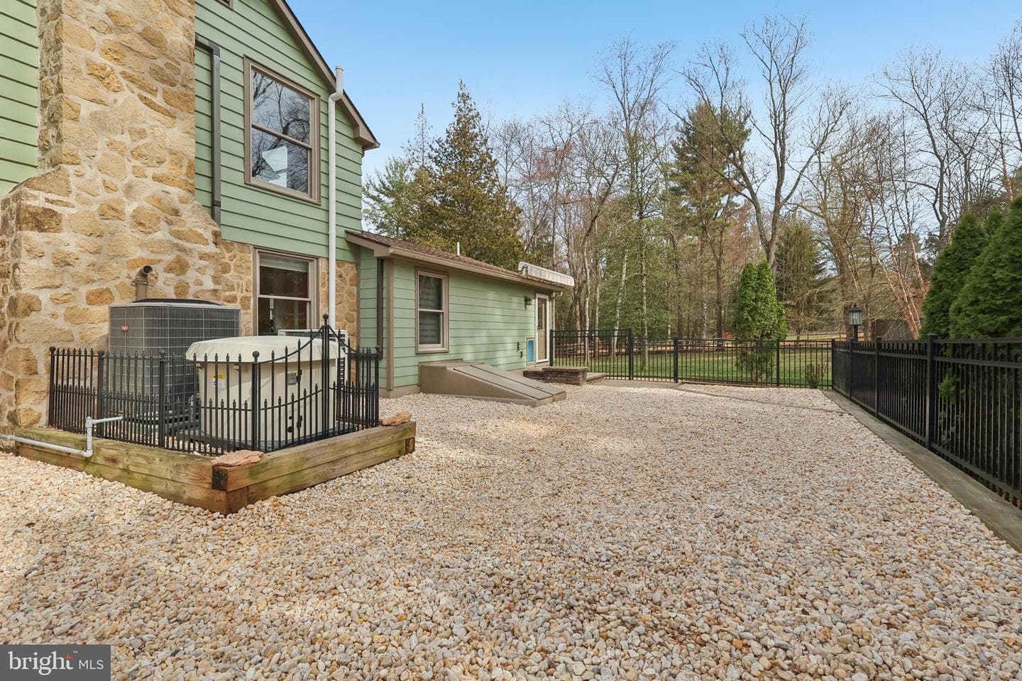 260 Mathers Road photo 60