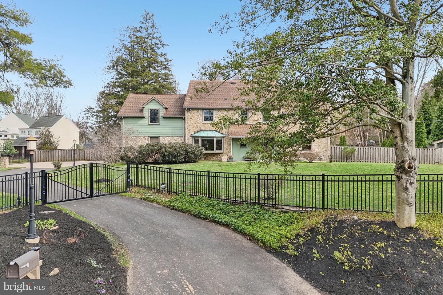 260 Mathers Road photo 72