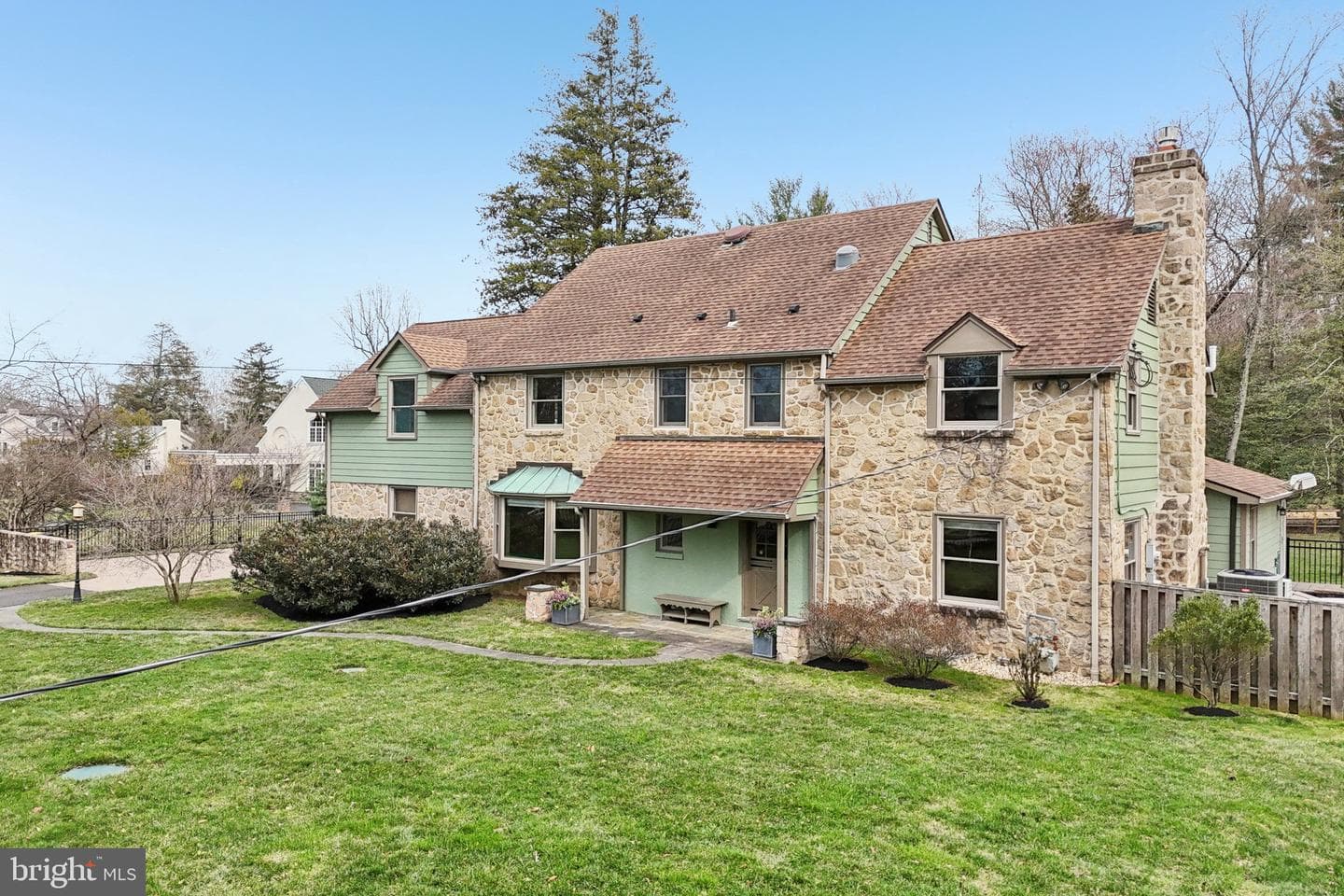 260 Mathers Road photo 75