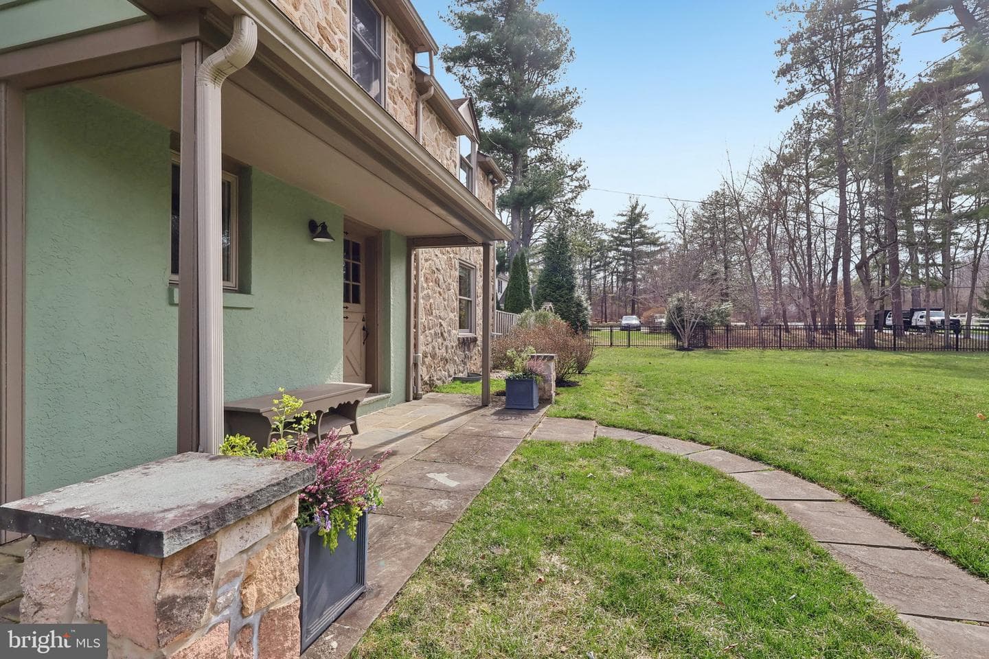 260 Mathers Road photo 9
