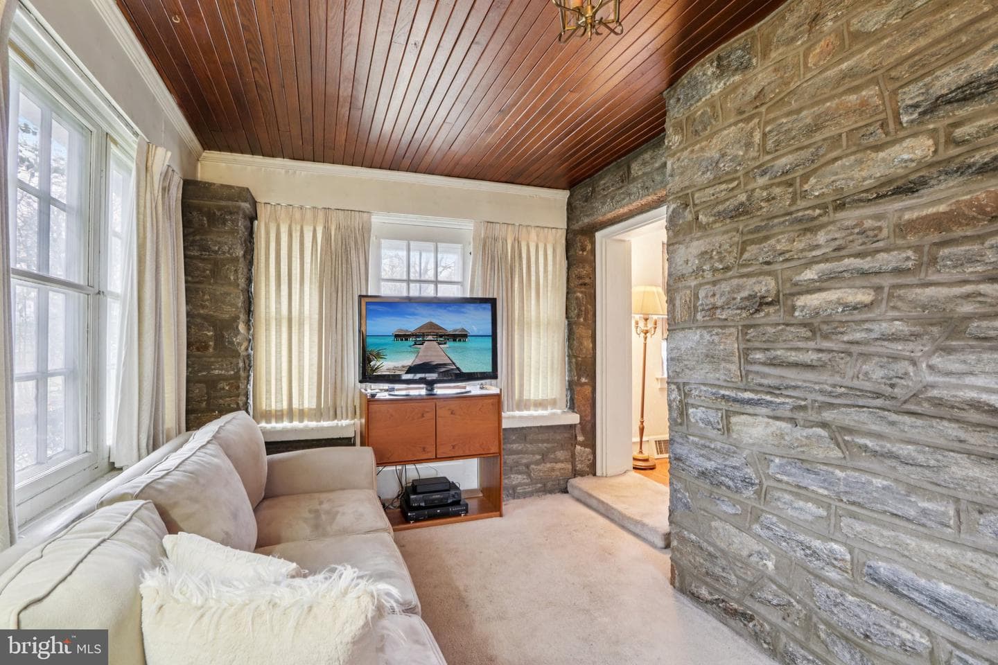 708 Meetinghouse Road photo 11