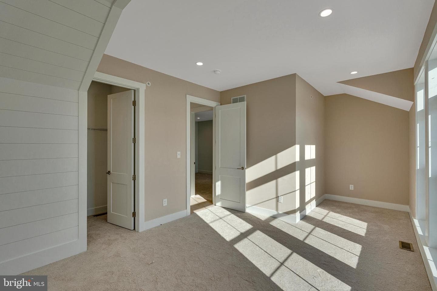 738 Carlsbad Ct photo 19