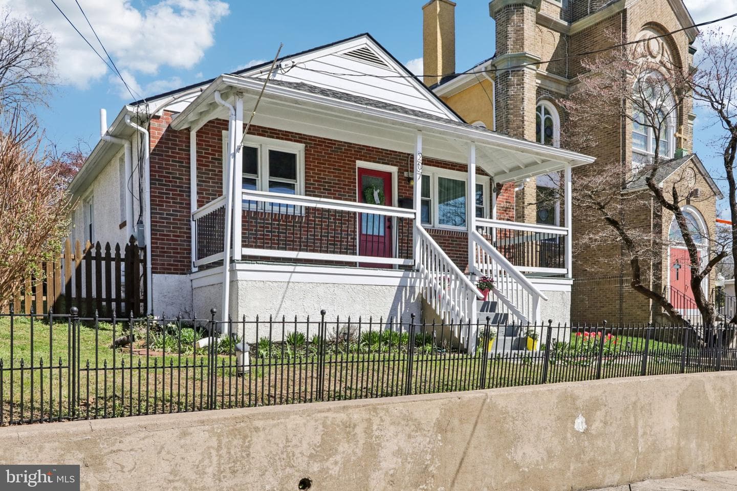 207 Amelia Street photo 2