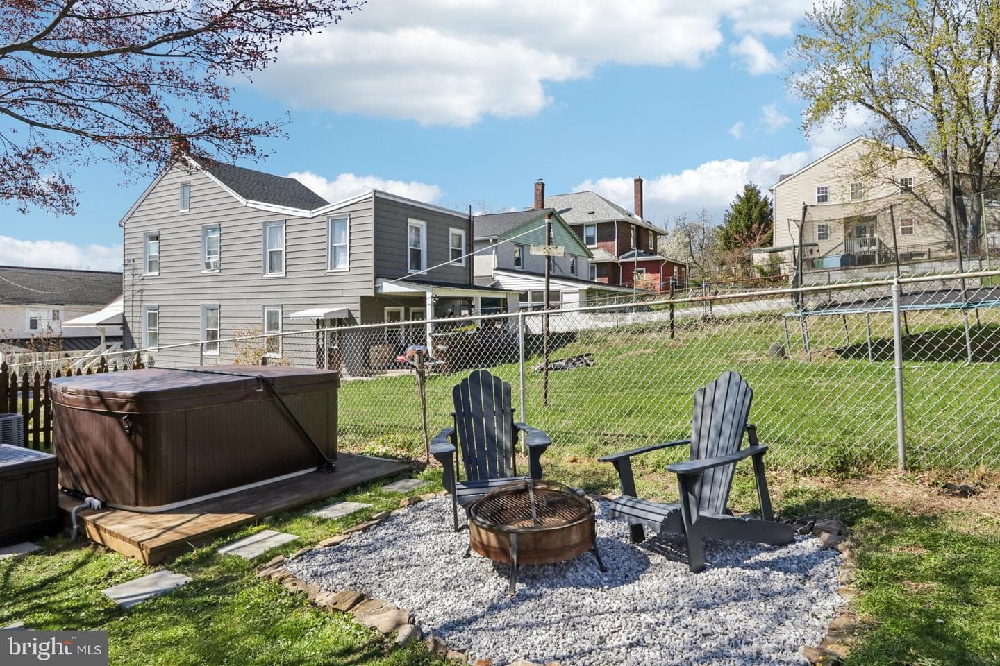 207 Amelia Street photo 39
