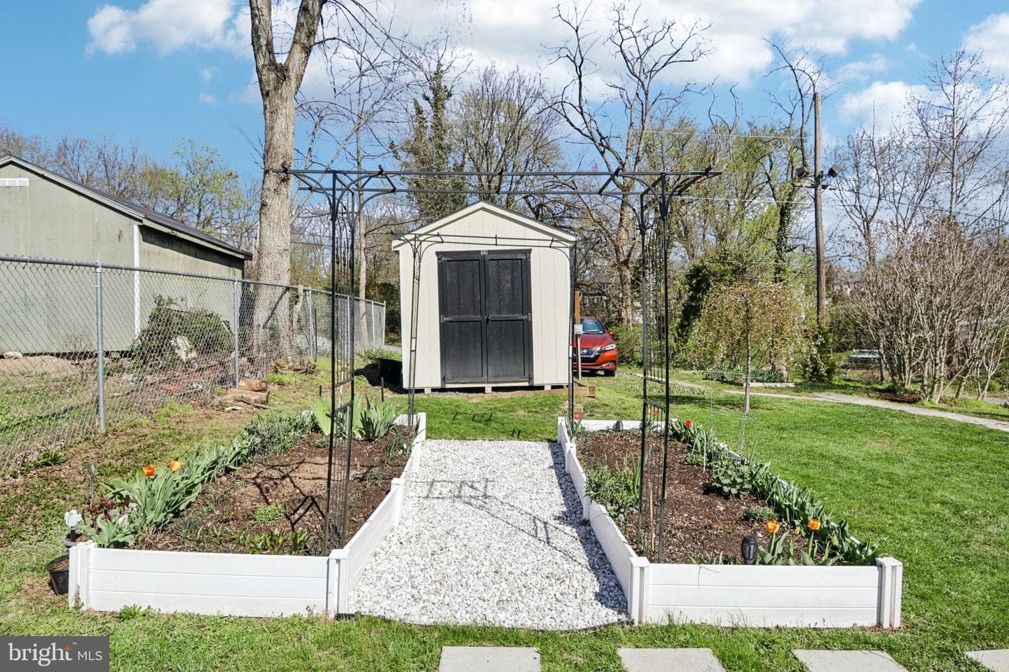 207 Amelia Street photo 43