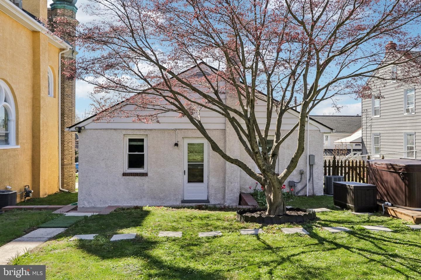207 Amelia Street photo 46