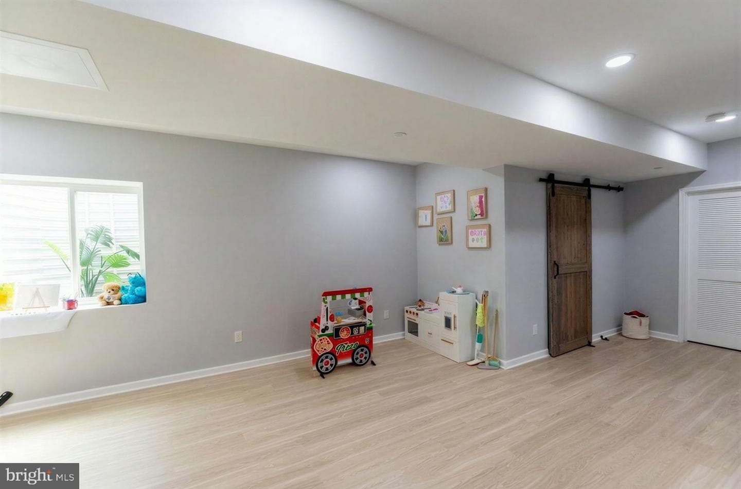 325 Goldman Drive photo 46