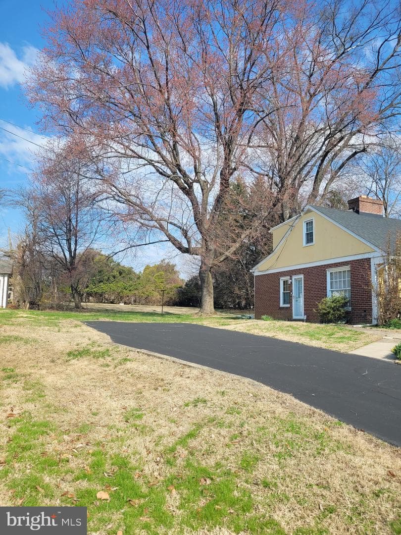 1414 Hallowell Street photo 4