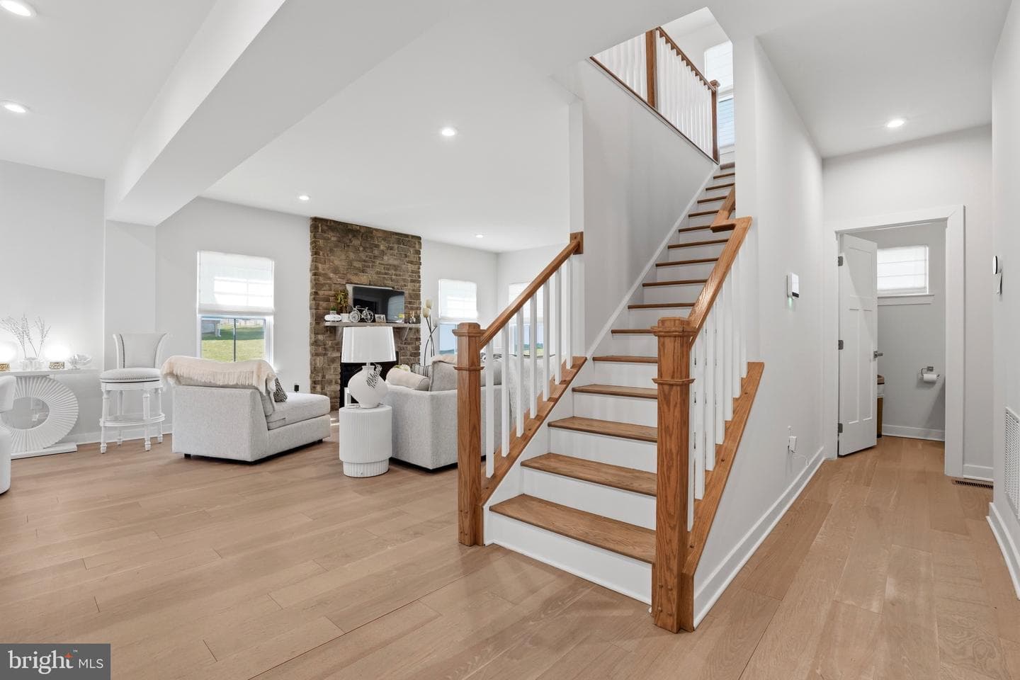 1025 Trillium Lane photo 4
