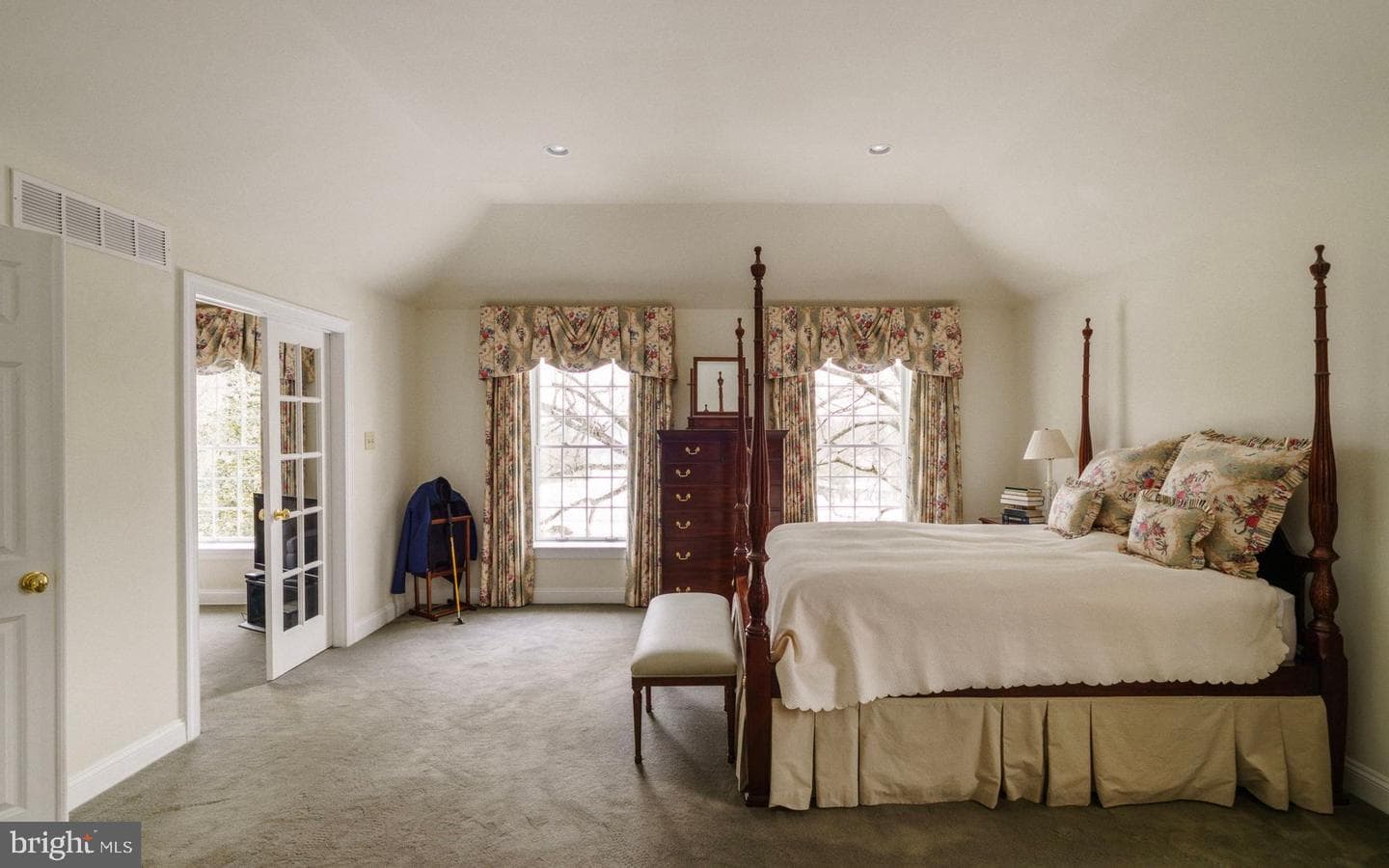 700 Thomas Road photo 16