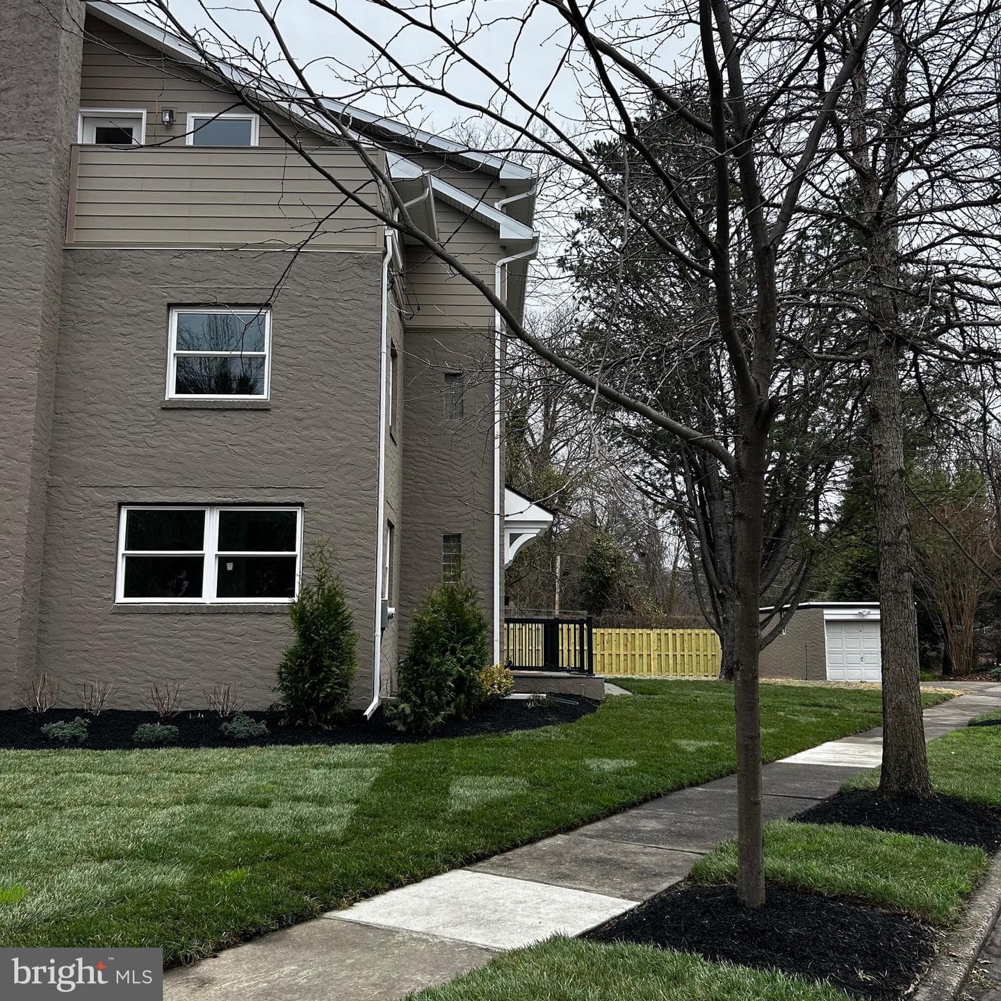 427 Grove Place photo 1