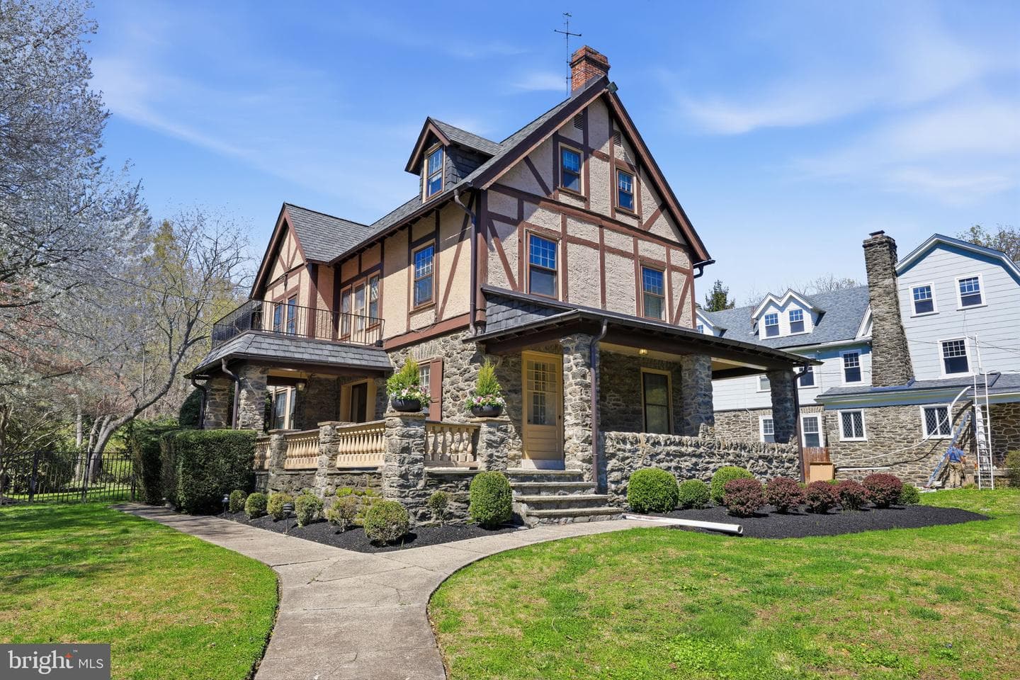 7404 Mountain