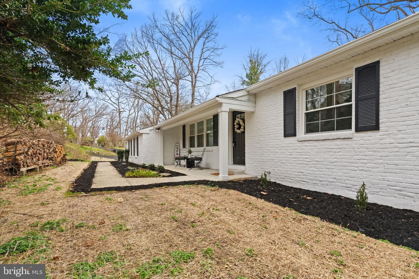 971 Stevens Lane photo 3