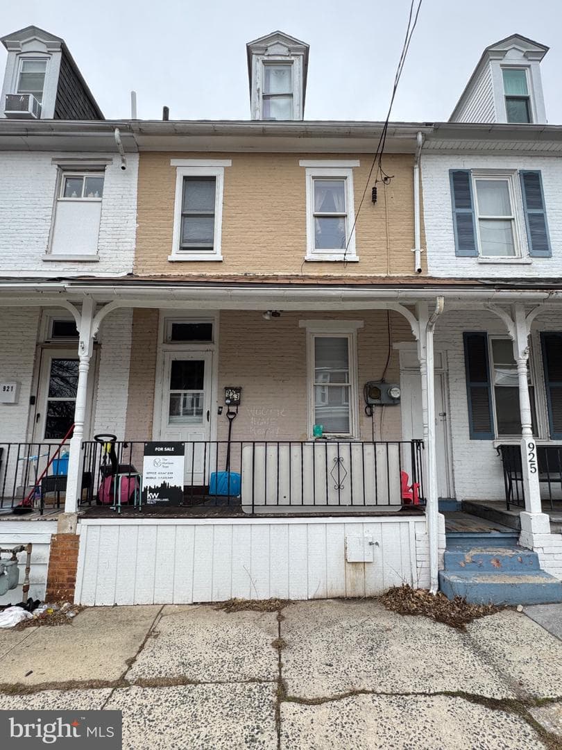 923 Queen Street