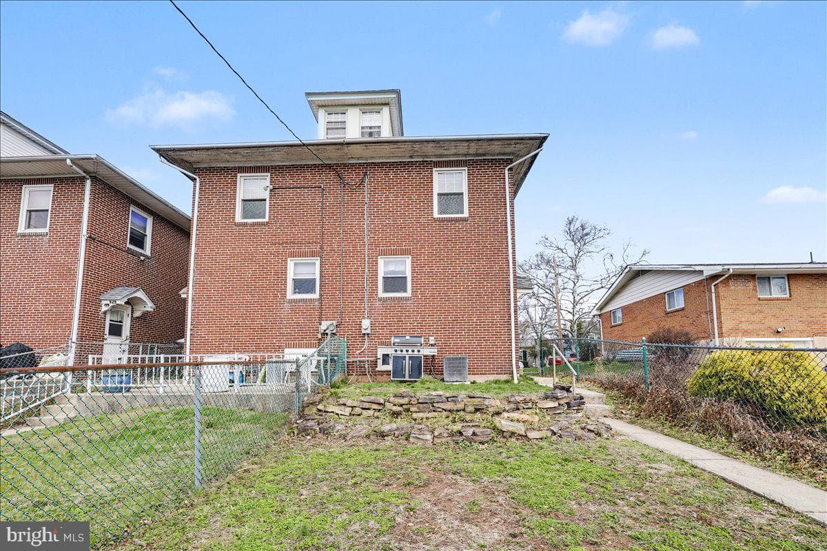 630 N Evans Street photo 29