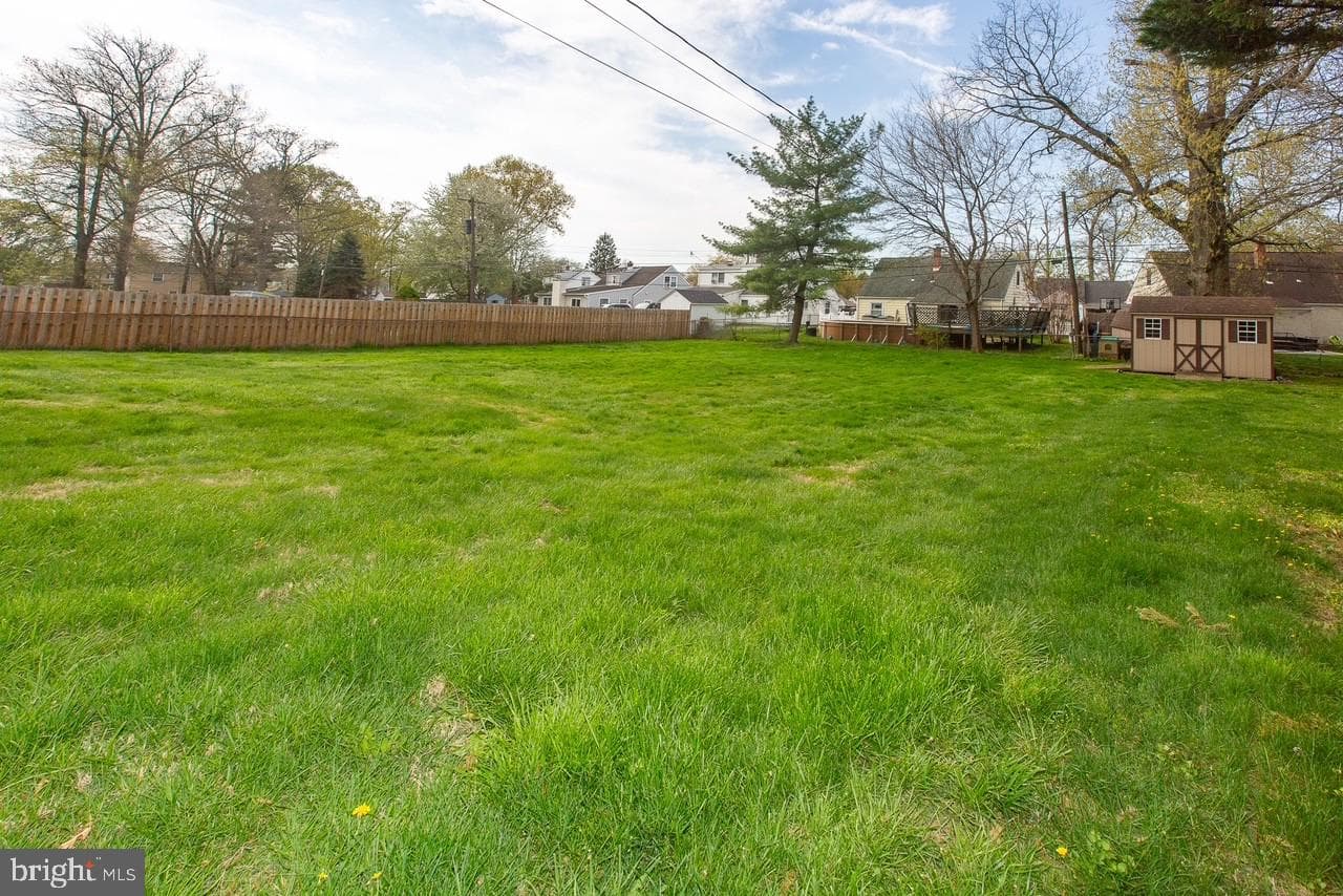 1724 Darland photo 37
