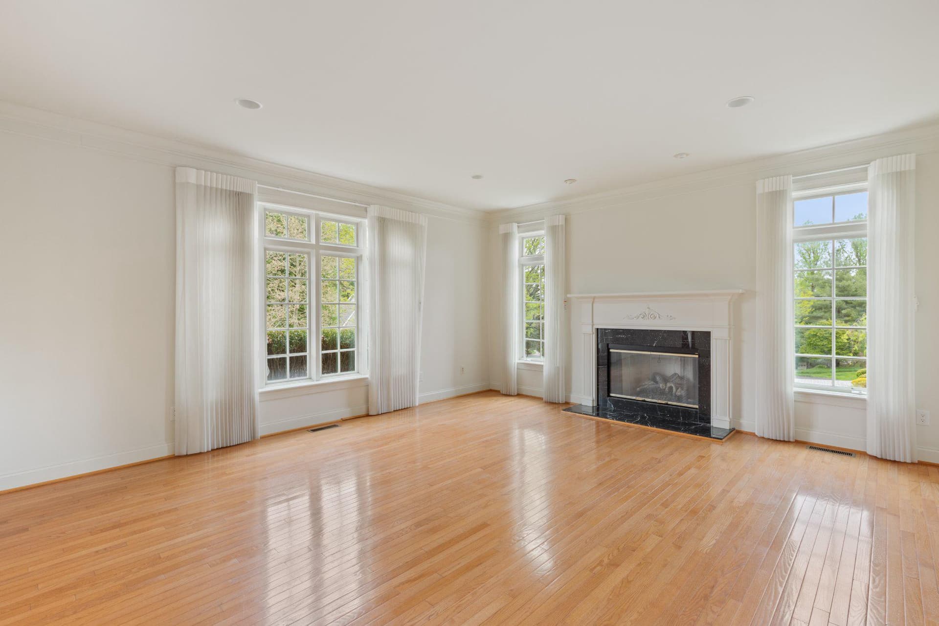2205 Jefferson Lane photo 9