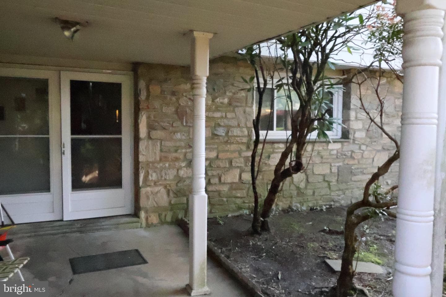1456 Thornberry Road photo 3