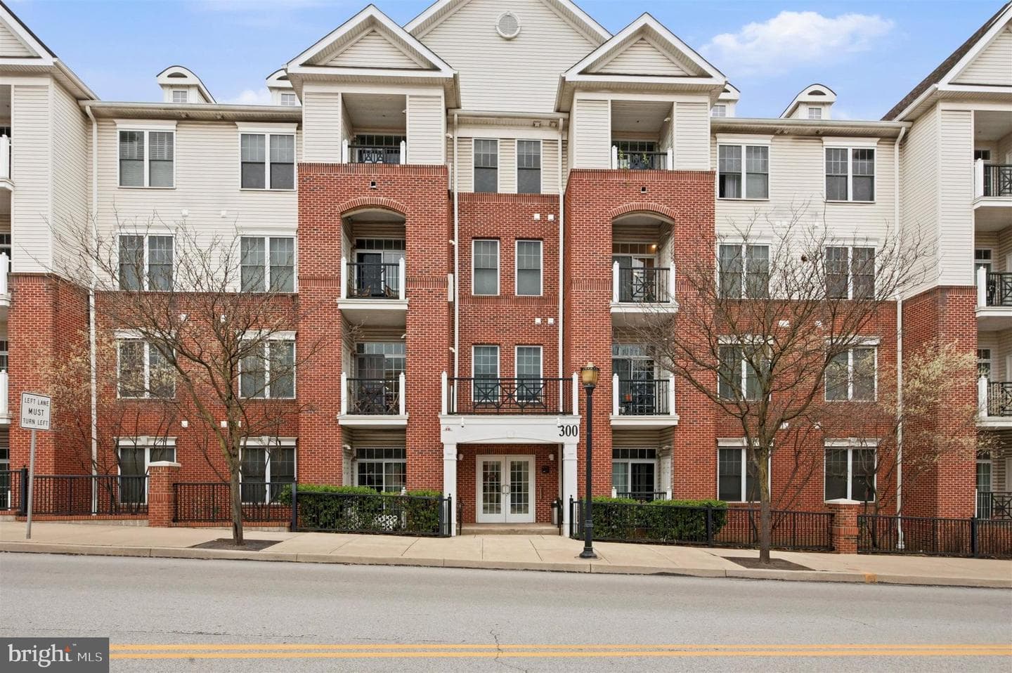 300 W Elm Street #2424 photo 1