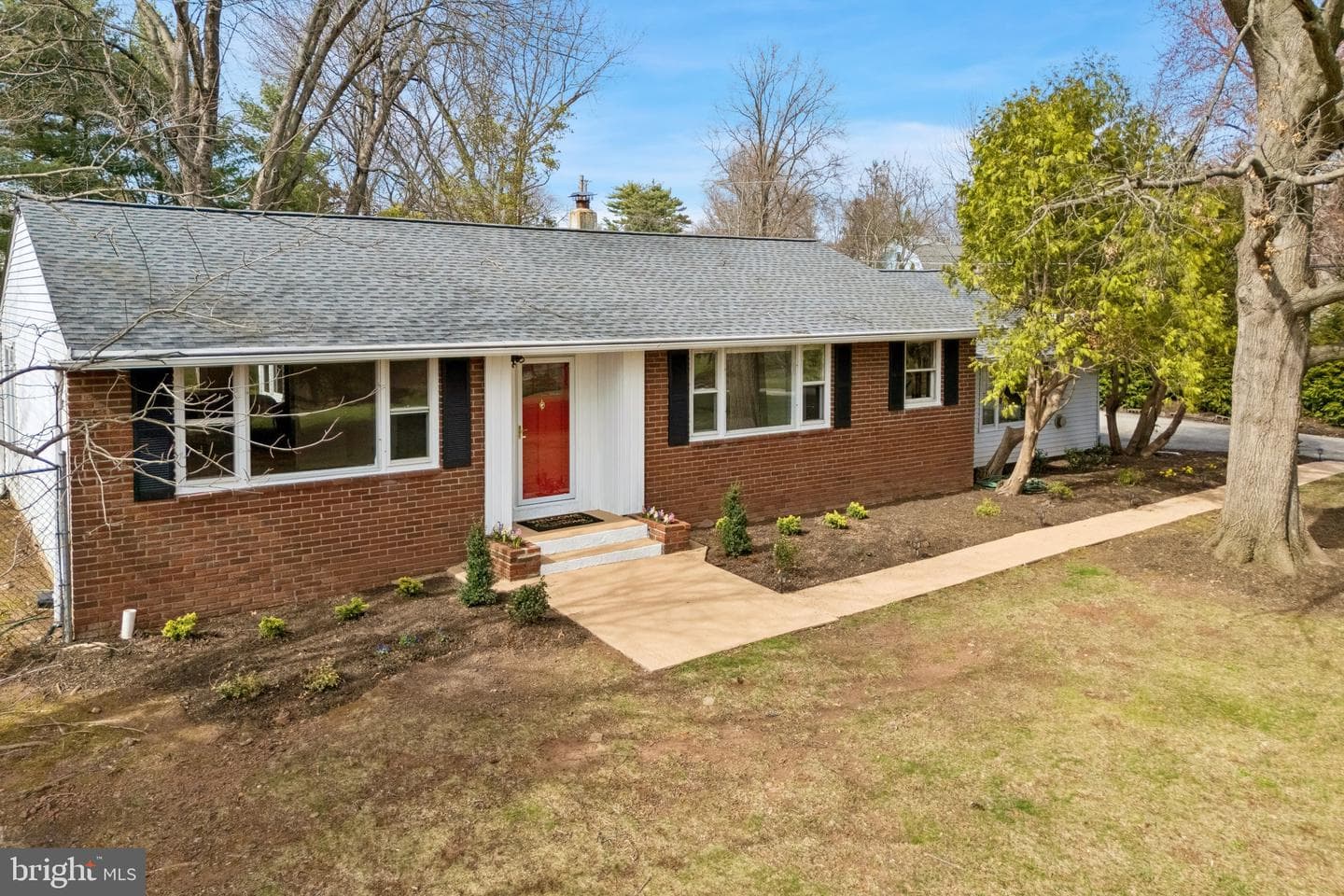 314 Midfield Drive photo 2