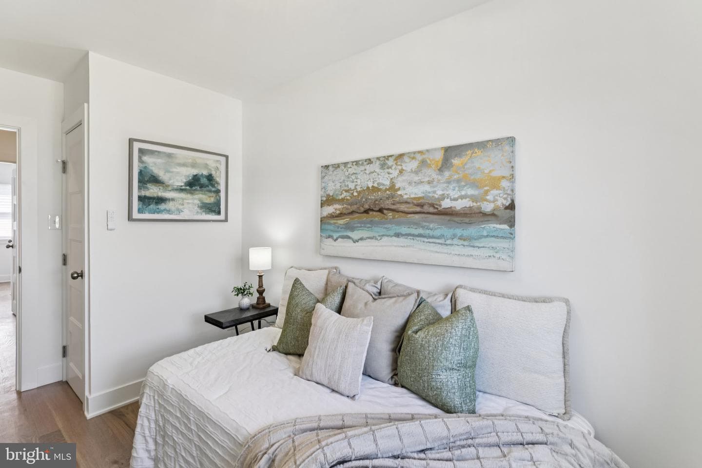 732 Harry Street photo 26