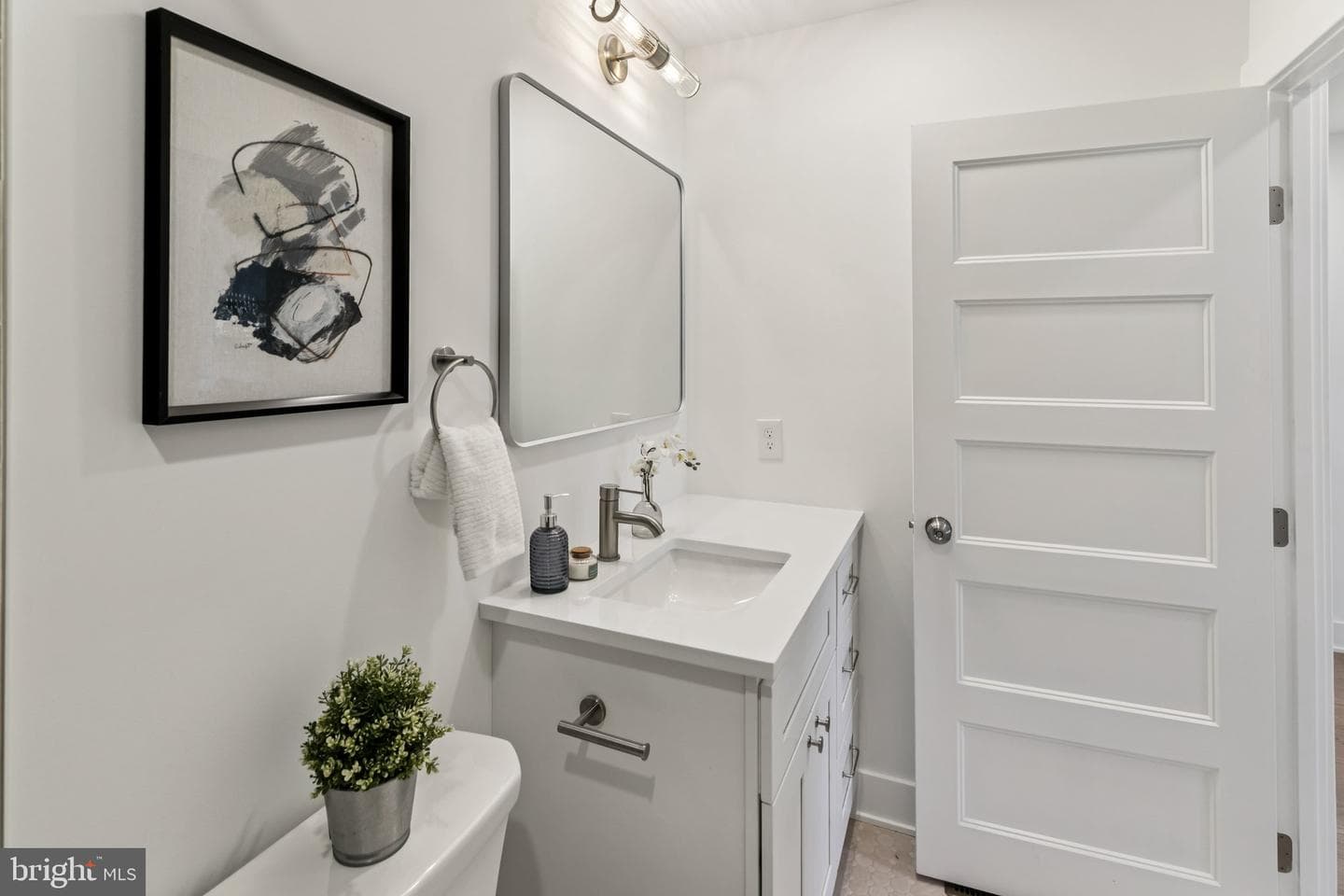 732 Harry Street photo 28