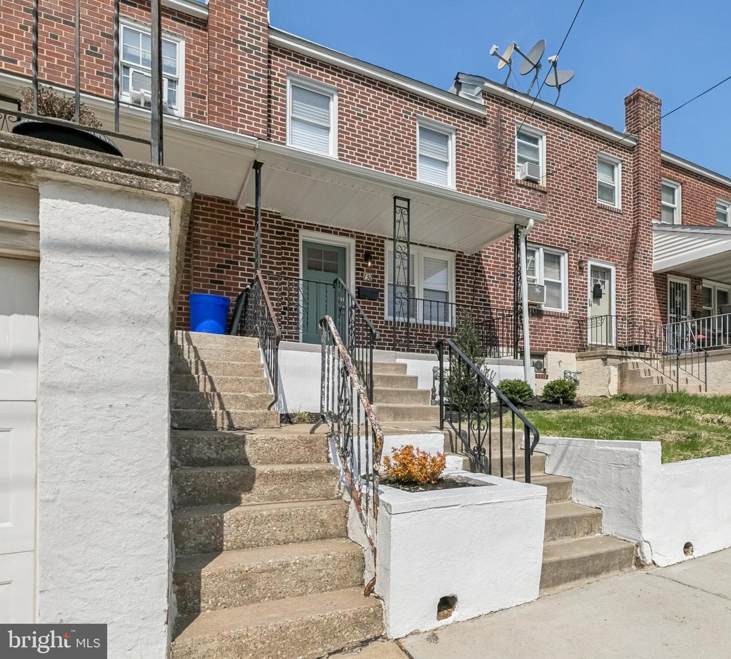 732 Harry Street photo 3