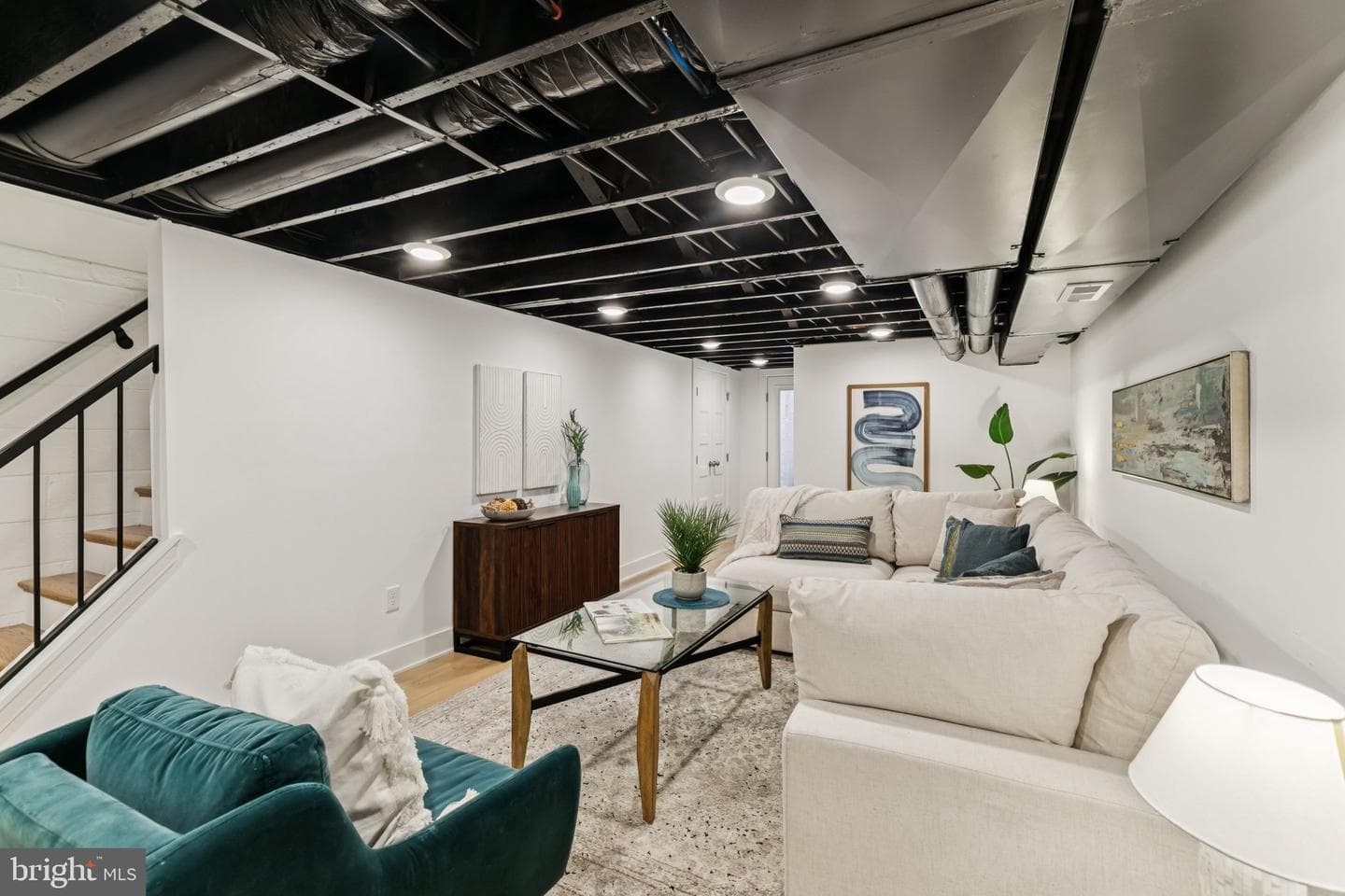 732 Harry Street photo 30