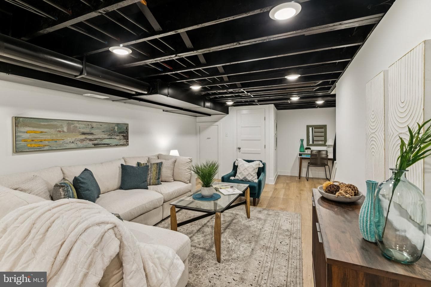 732 Harry Street photo 31