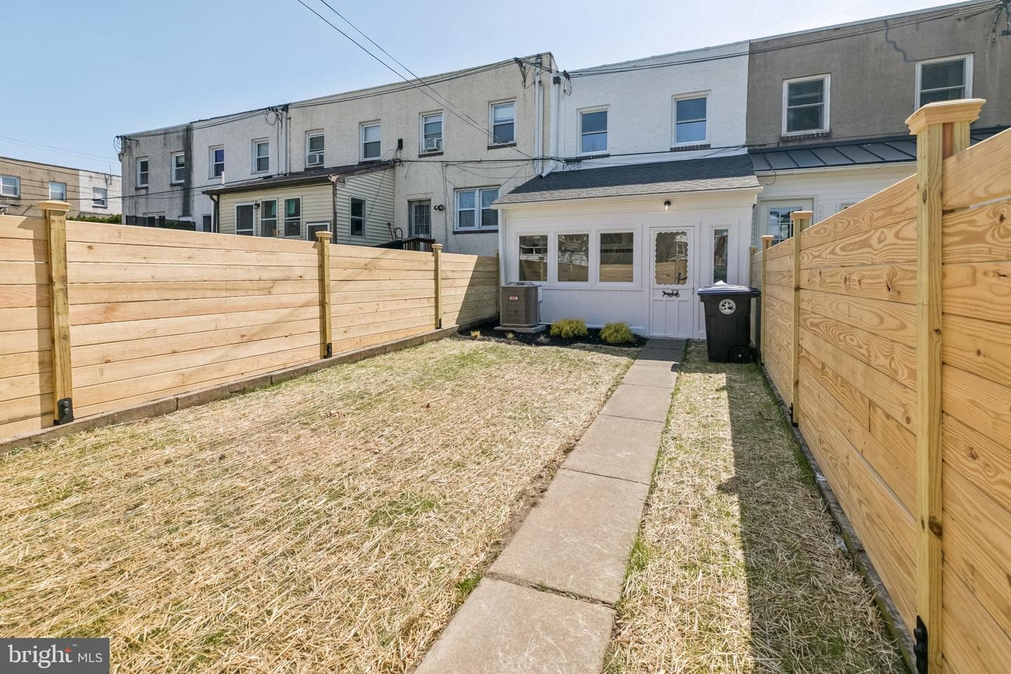732 Harry Street photo 32
