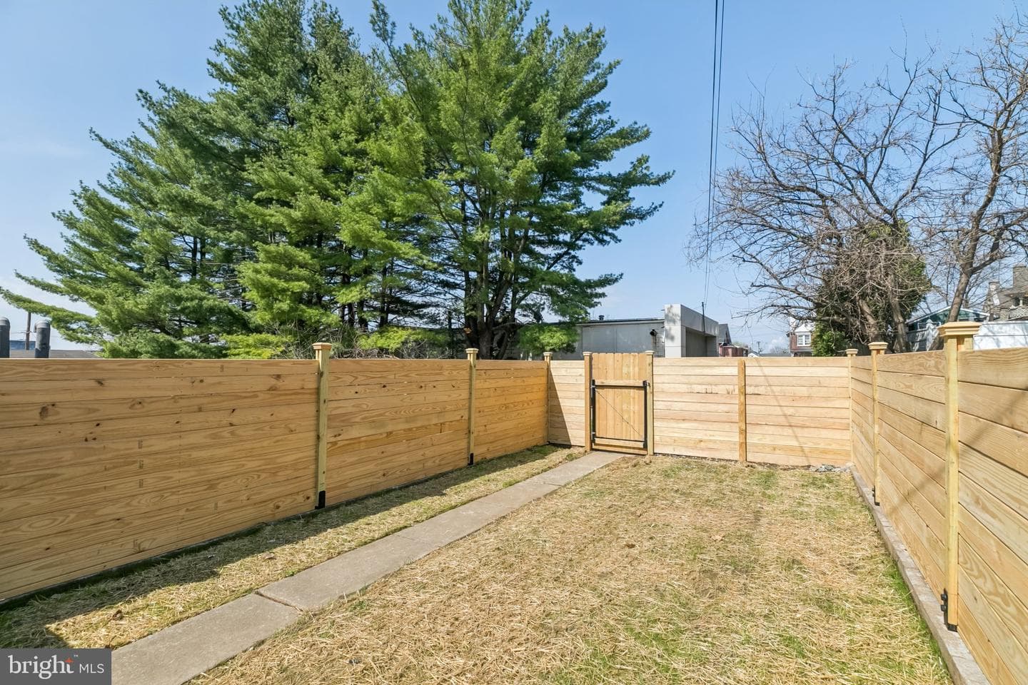 732 Harry Street photo 33