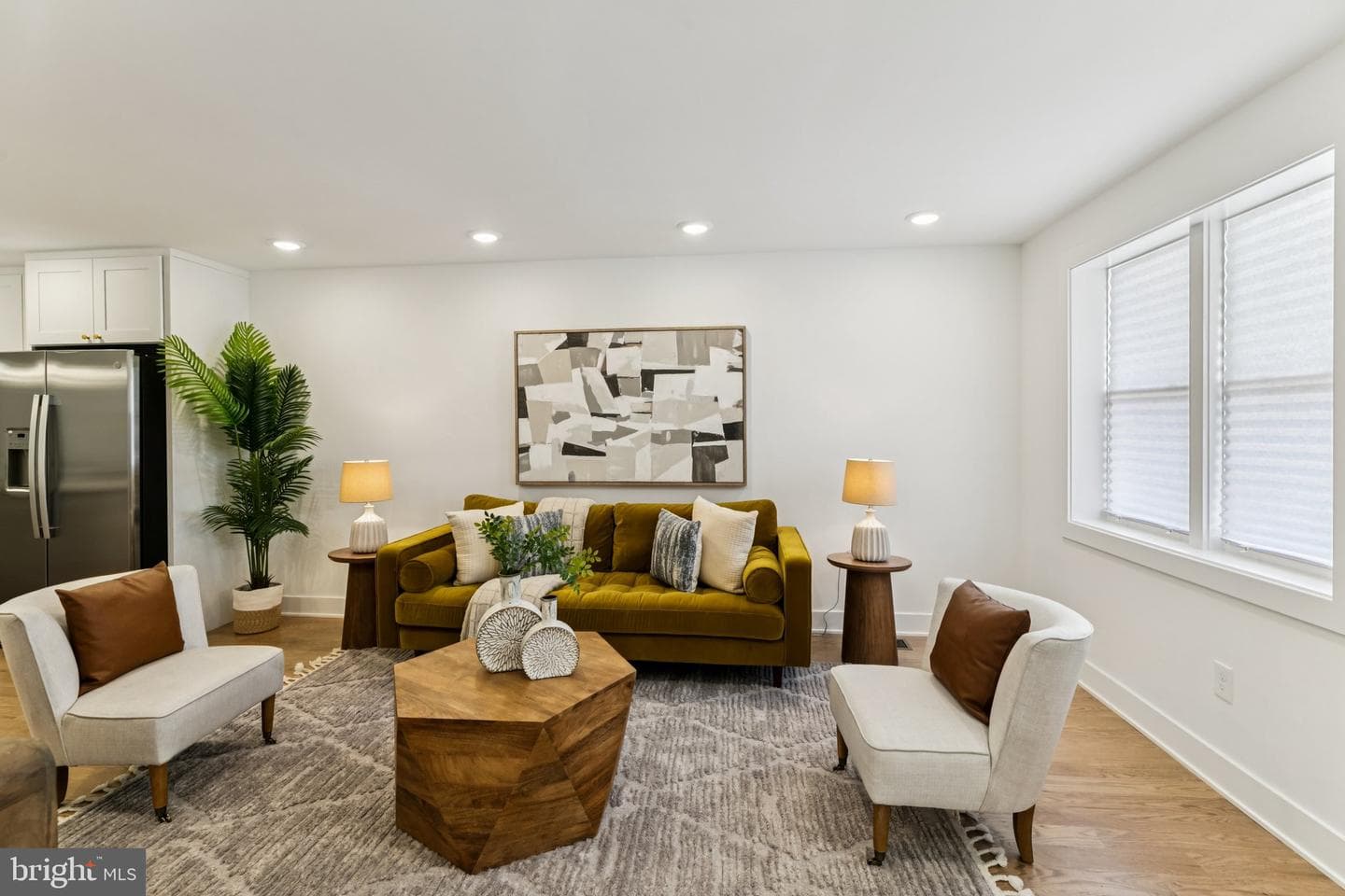 732 Harry Street photo 5