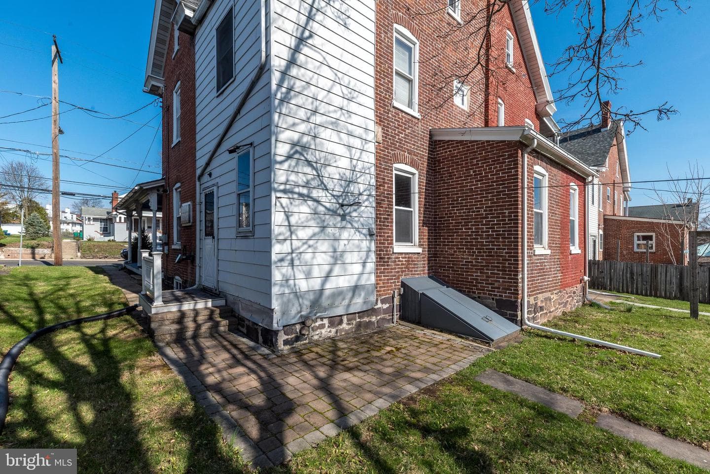 118 E 6th Street photo 23