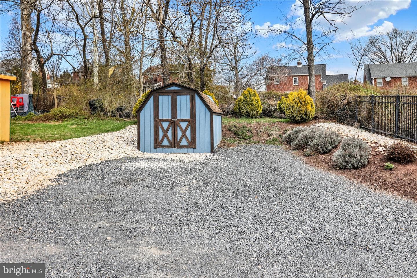 293 Diamond Street photo 24