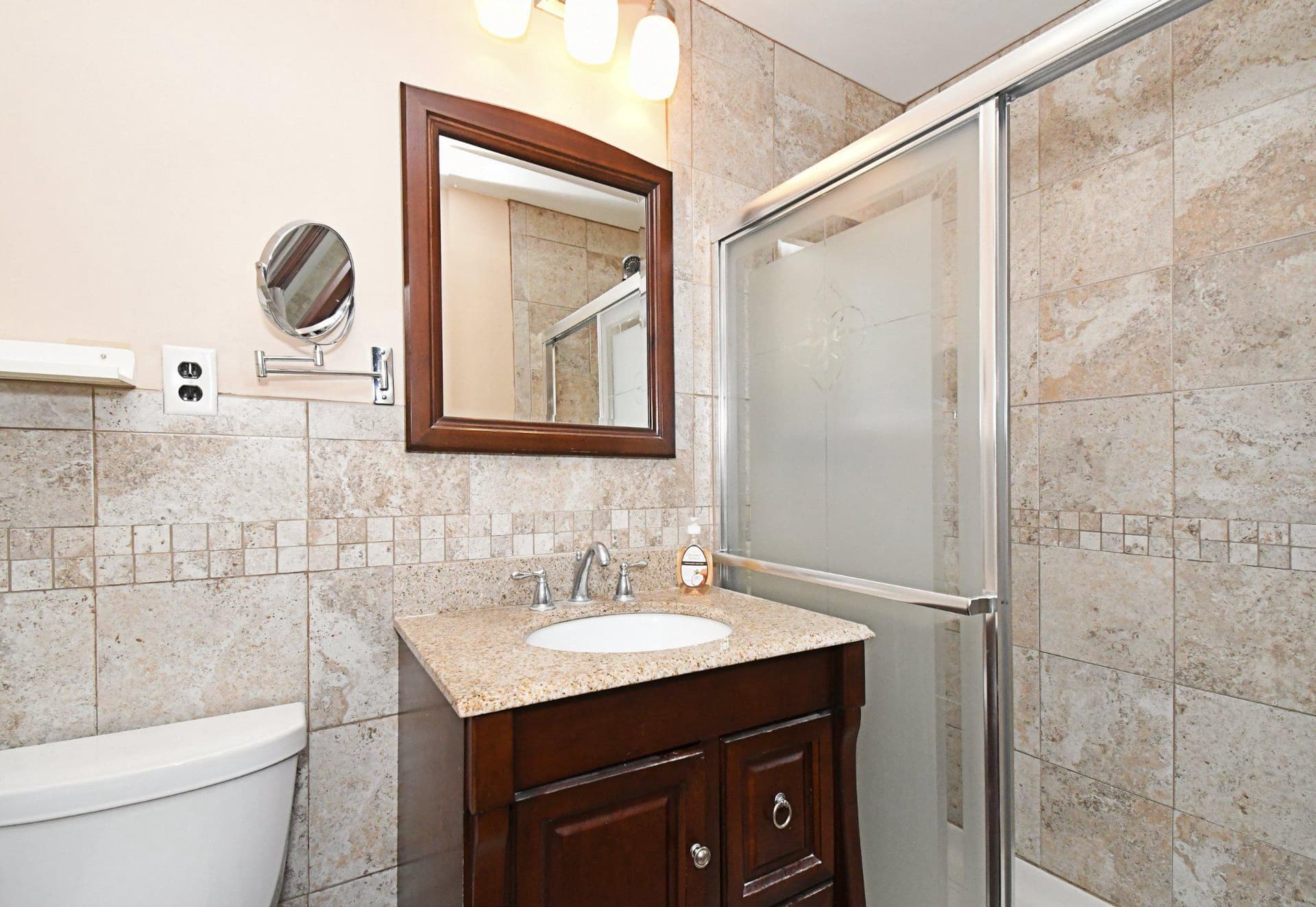 233 Broadway Avenue photo 22