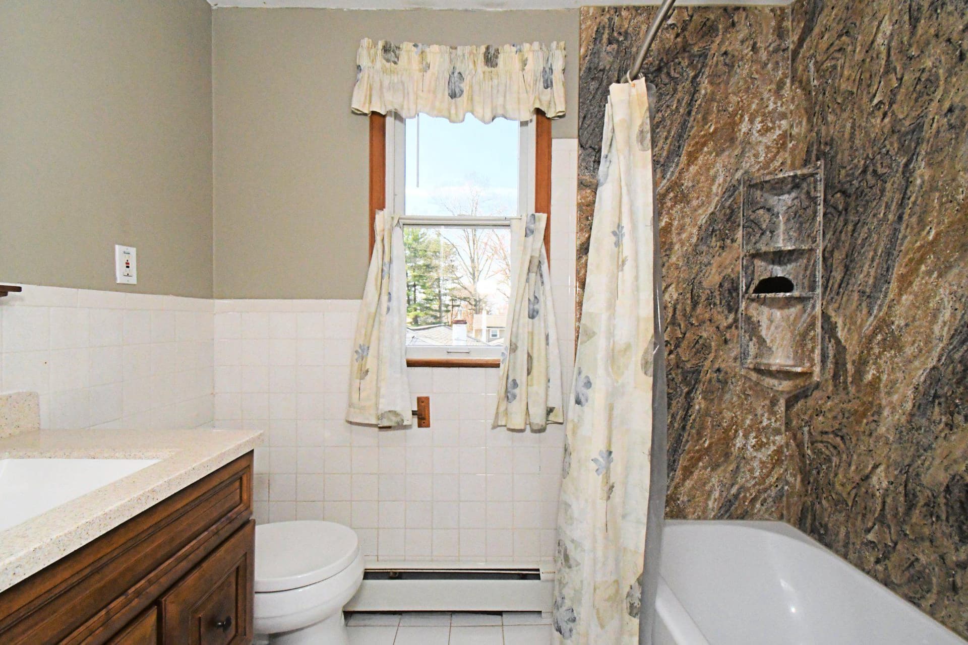 233 Broadway Avenue photo 29