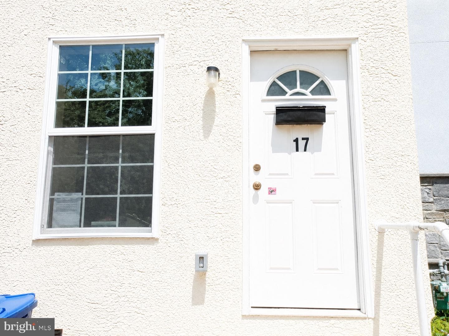 17 W Oak Street photo 2