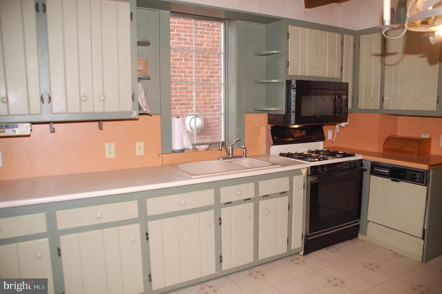 76 Hillside Avenue photo 9