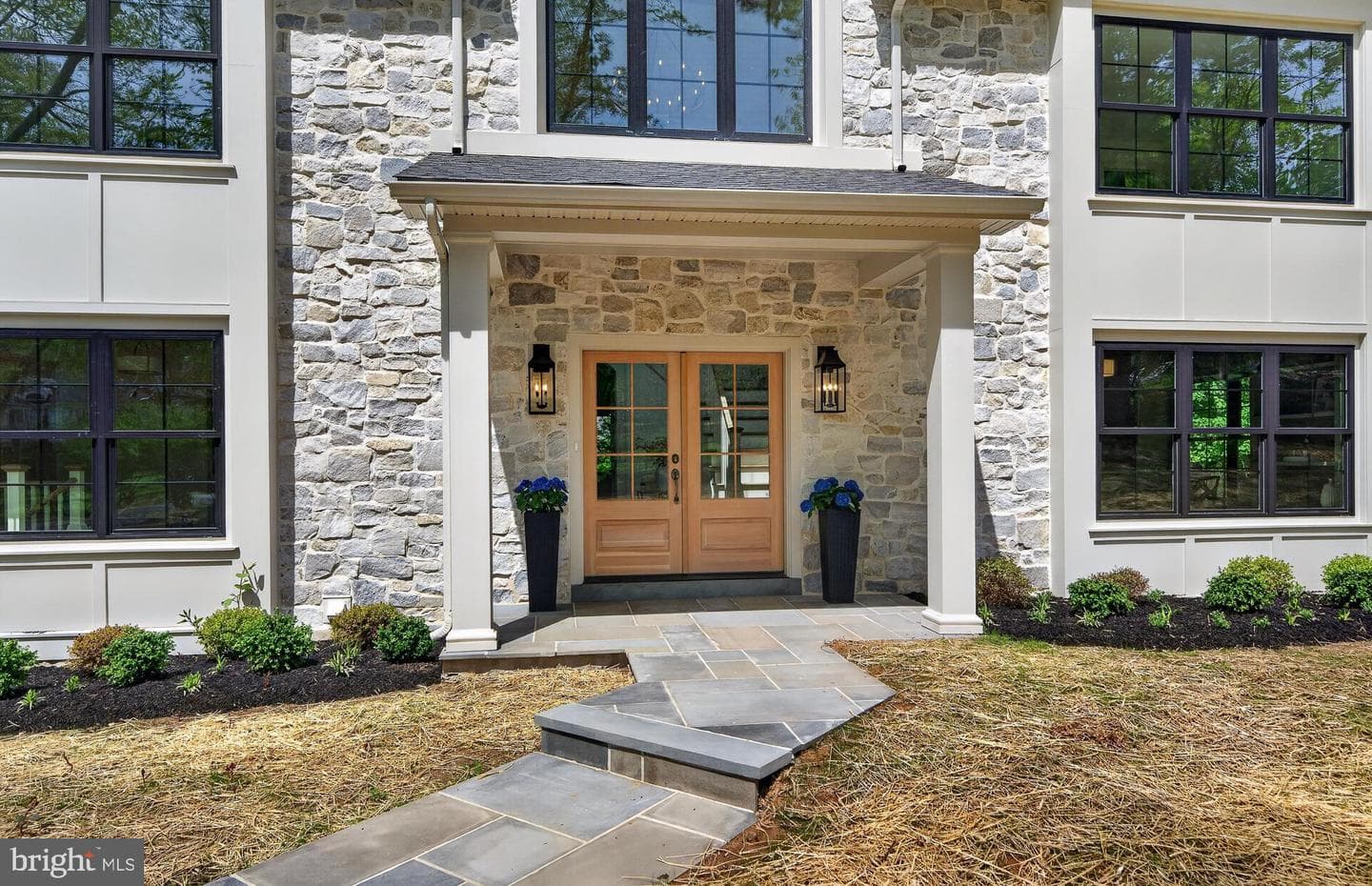 828 Summit Road photo 3