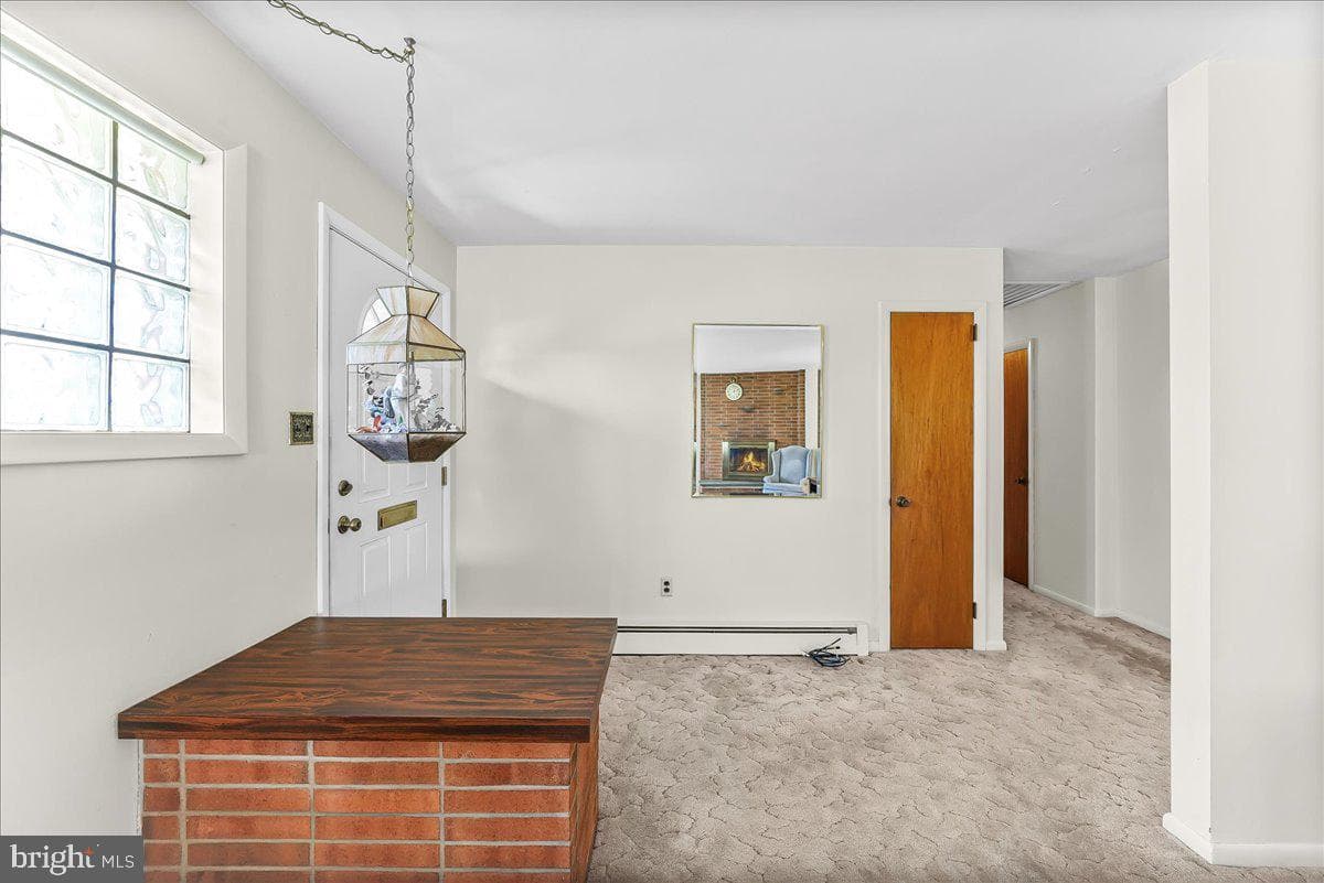 901 Columbia Avenue photo 4