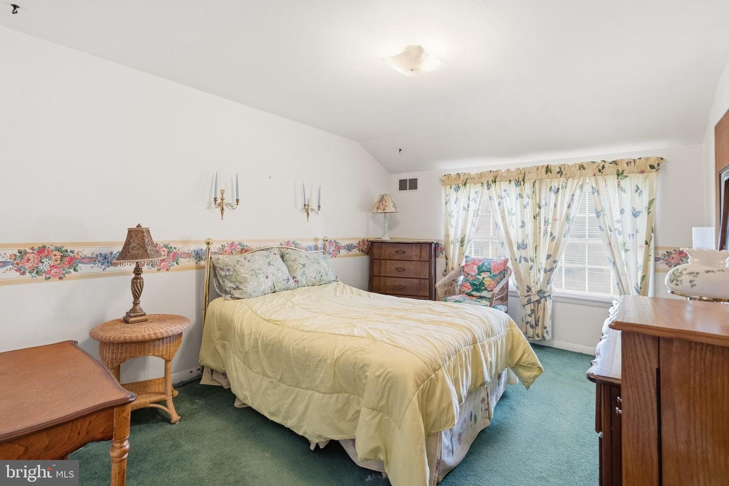 715 N Henderson Road photo 22