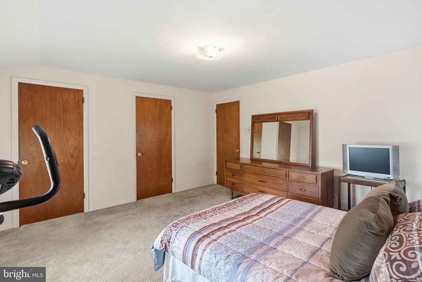 715 N Henderson Road photo 26