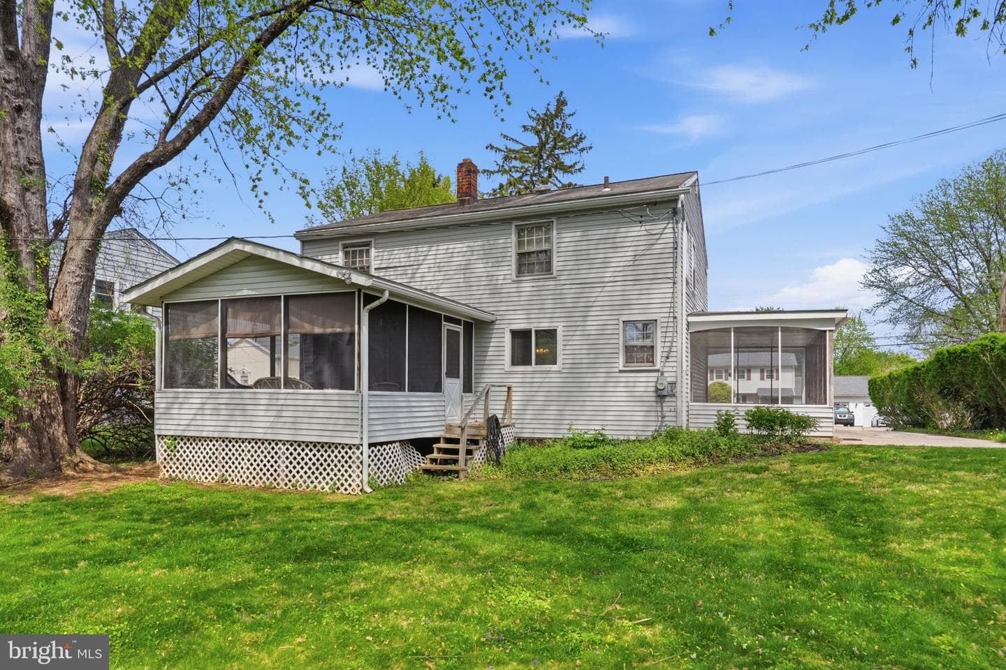 715 N Henderson Road photo 31
