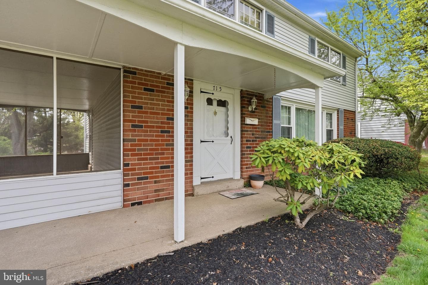 715 N Henderson Road photo 4
