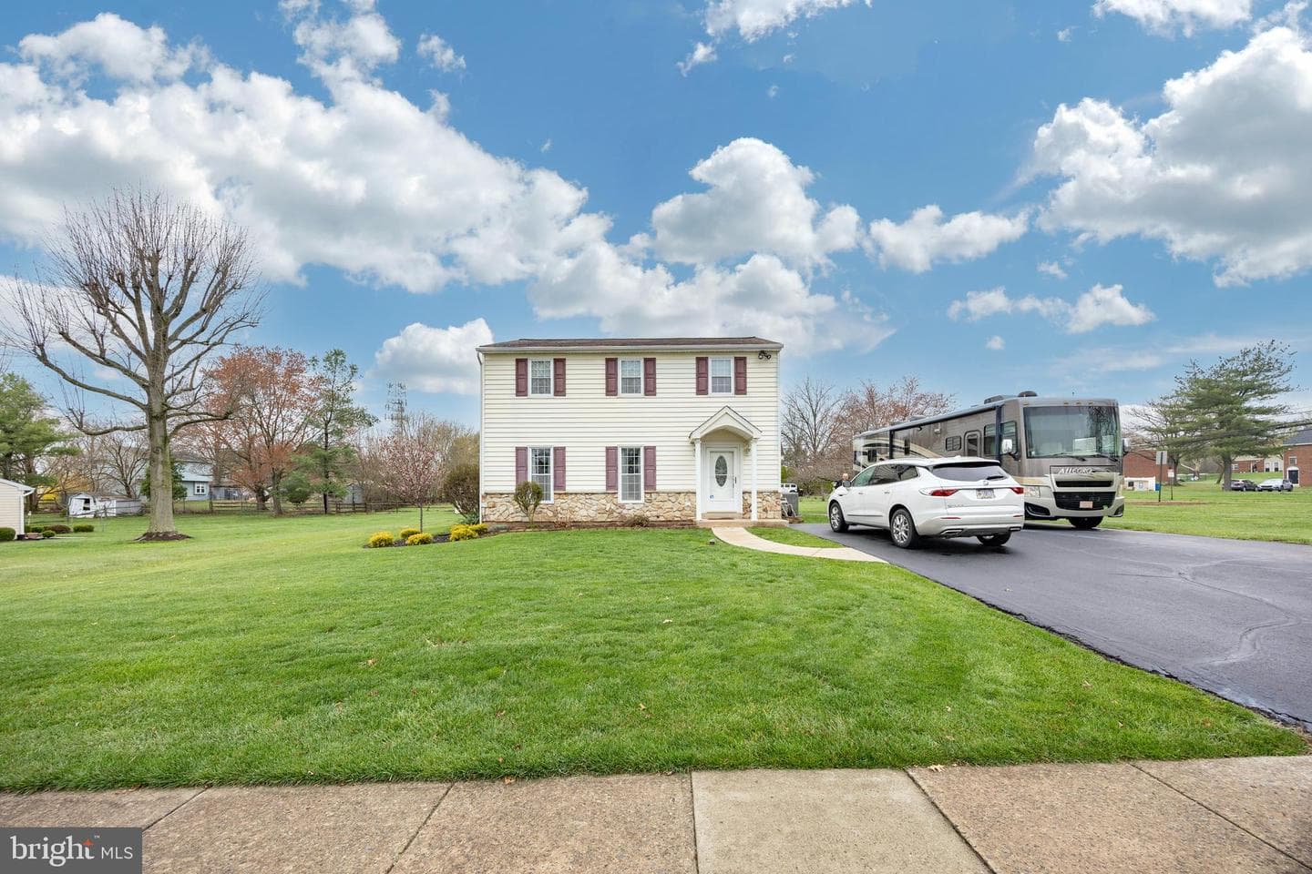 1070 Snyder Road photo 3